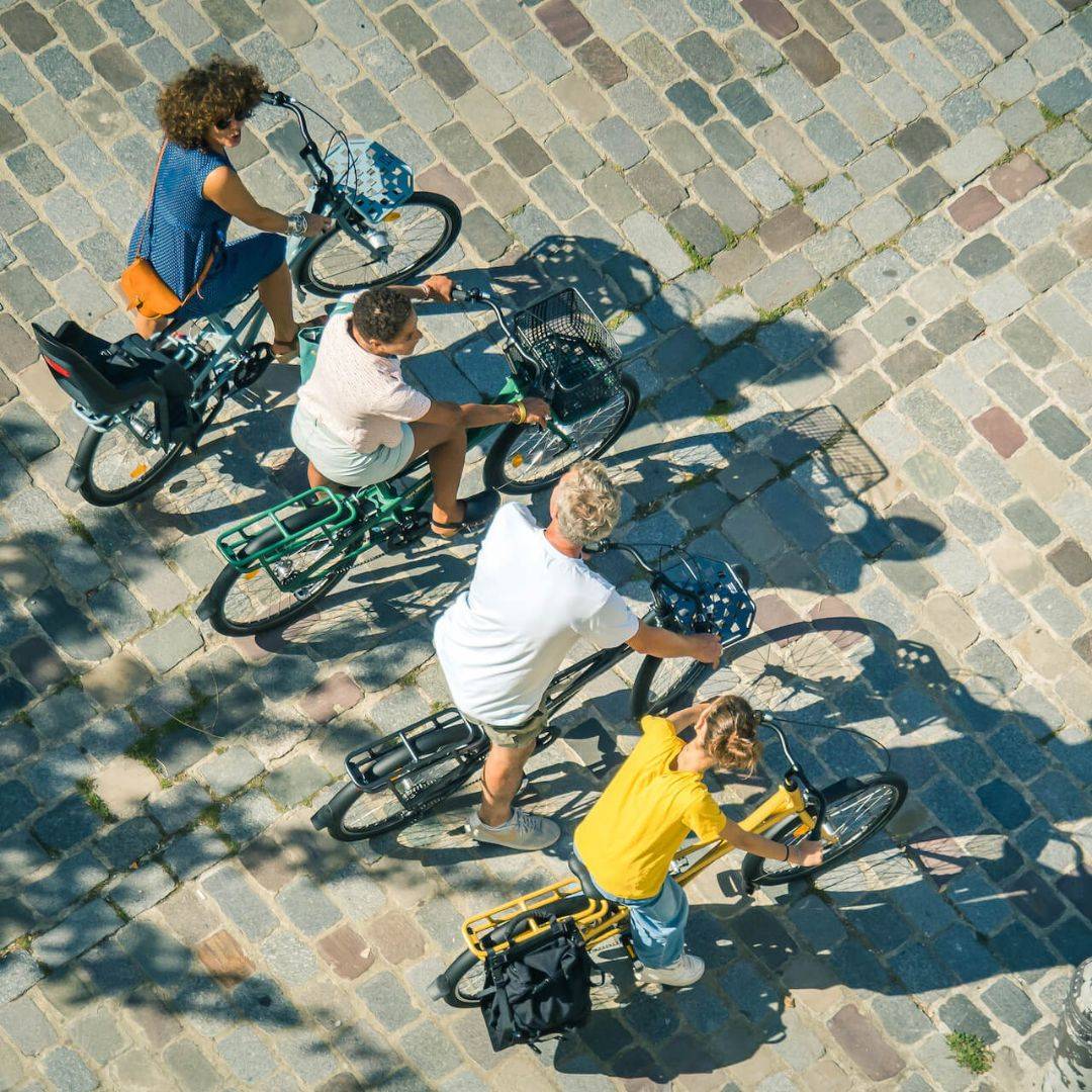 Couple ayant louer un vélo électrique shiftbikes