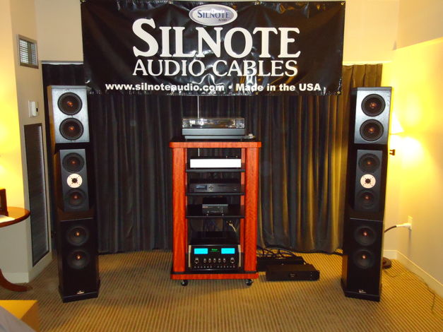 SILNOTE AUDIO  Morpheus Reference w/ Cardas RCA's 24k G...