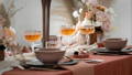 table avec verres de vin orange