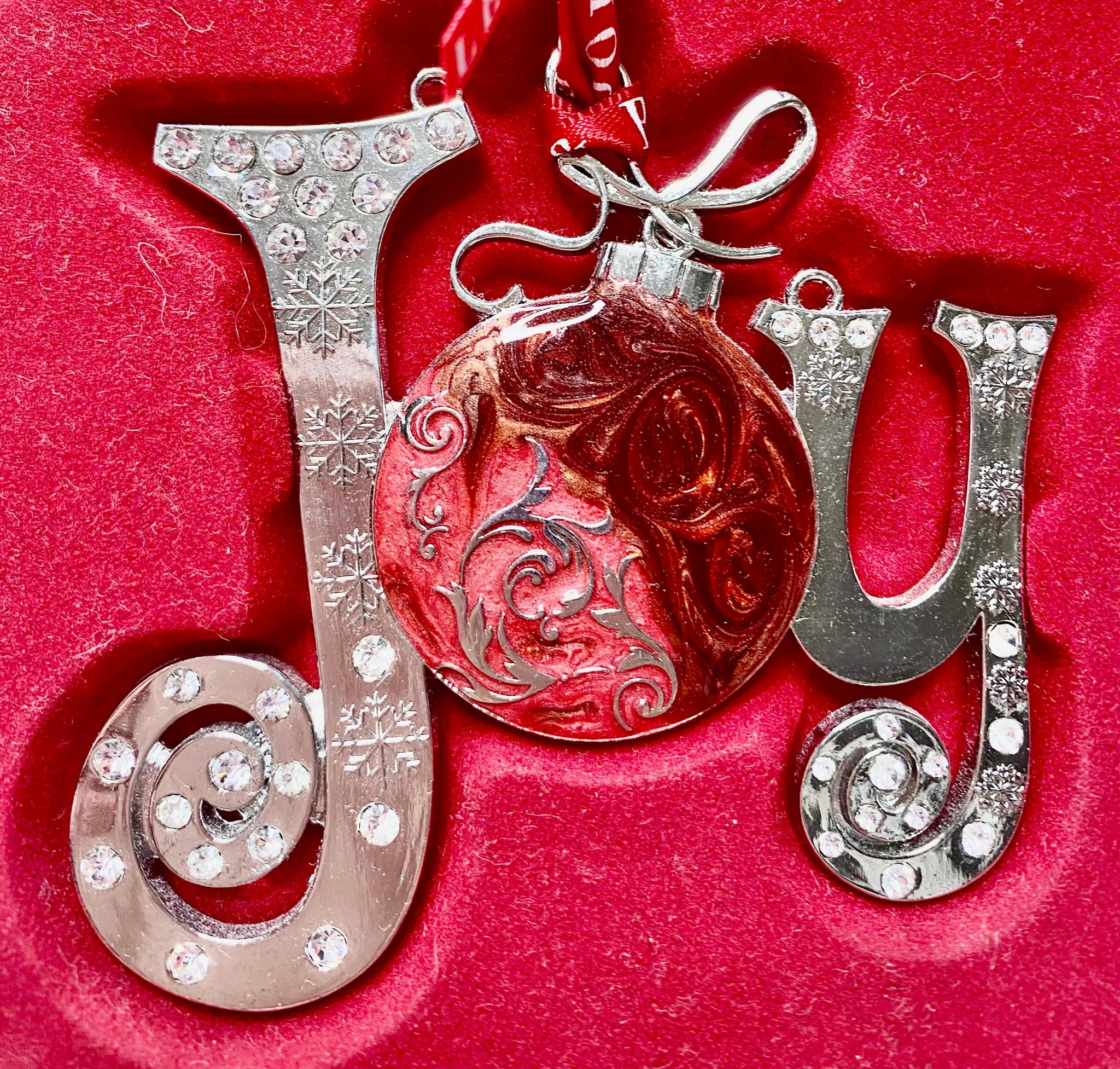 Tipperary Crystal Joy Ornament with Bauble O