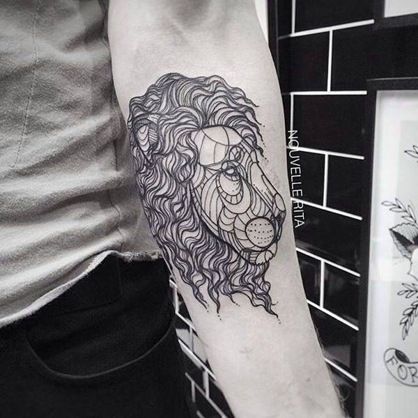 Tatouage Lion Art Avant Bras Geometrique 