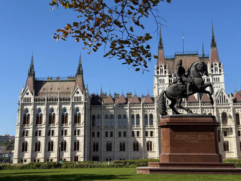 City of Two Sides: Buda & Pest in 3 Hours