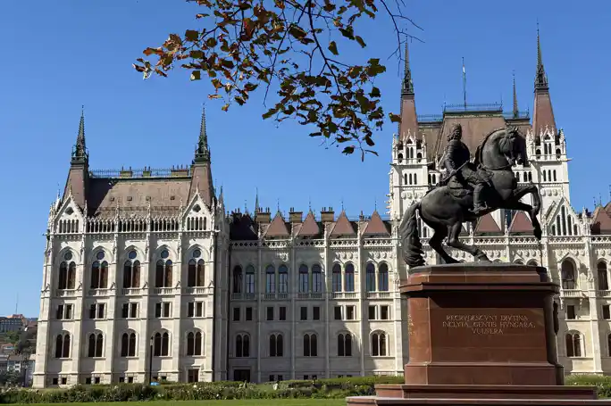 City of Two Sides: Buda & Pest in 3 Hours