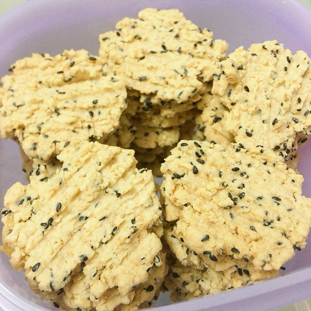 Sesame oat cookies.