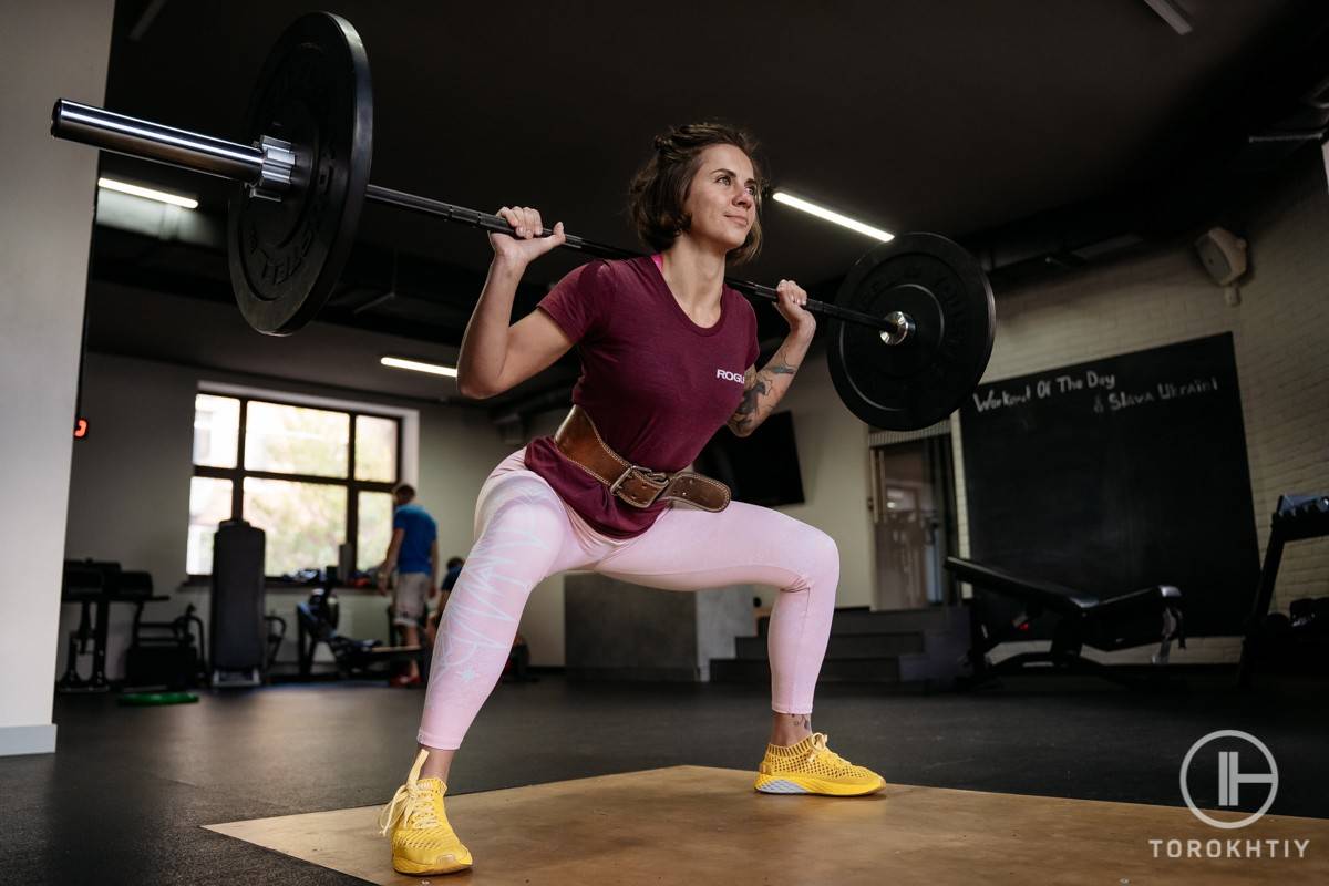 Squatting with Belt