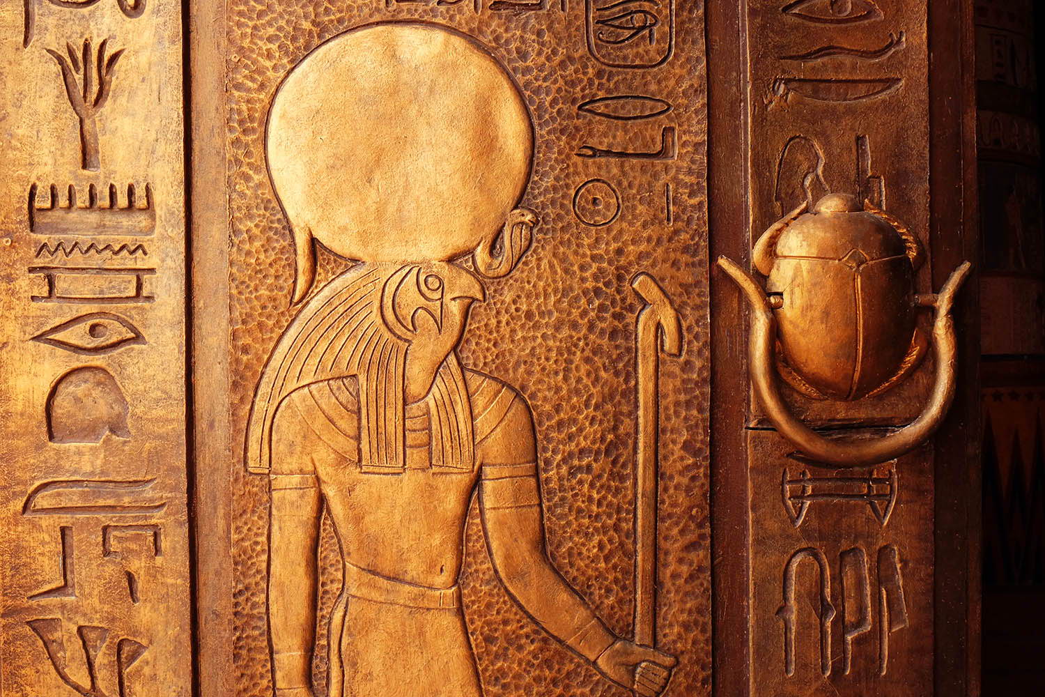 Годы жизни ра. Бог ра на фресках древнего Египта. Храм Бога солнца ра в древнем Египте. Бог Амон ра фреска. Искусство древнего Египта Бог ра.