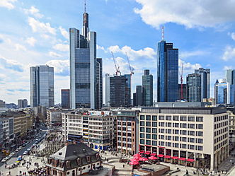  Hamburg
- Frankfurt/Main mit Blick aufs Bankenviertel