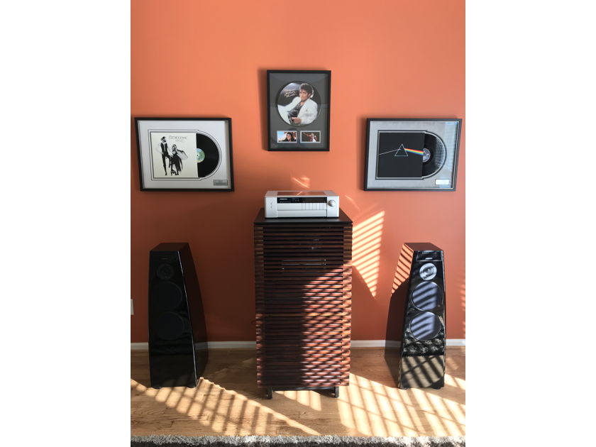 Meridian DSP-5200 Speakers Gloss Black
