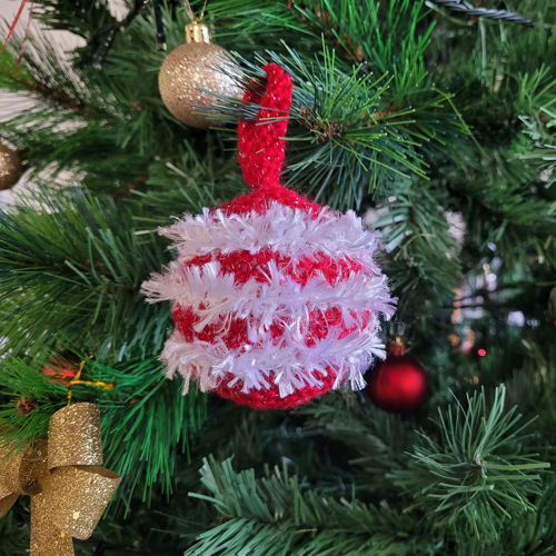Striped bauble Christmas tree decoration in 8 ply