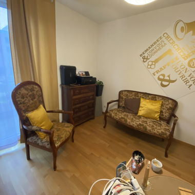 Salon ancien et porte chaussures,