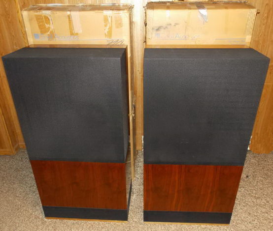 Snell Type A floorstanding speakers near mint in origin...