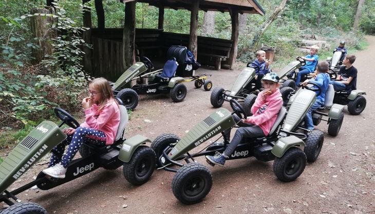 gokart spaß mit jeep gokarts im wald fahren ap