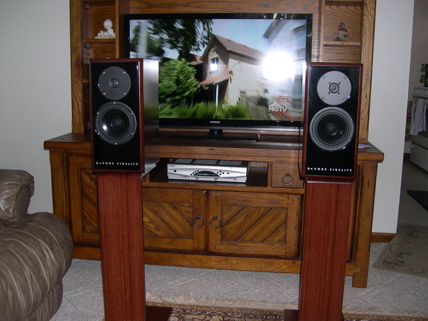 Devore Fidelity Gibbon 3XL With Matching Stands