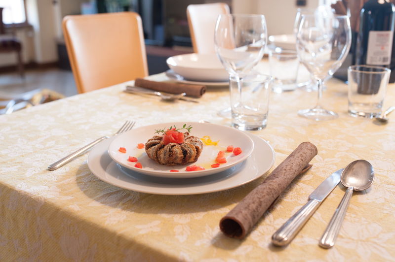 Riscopri l'autentica tradizione culinaria regionale nei migliori home restaurant italiani con le Cesarine. Un menù a 4 portate con i piatti tipici della cucina di casa.