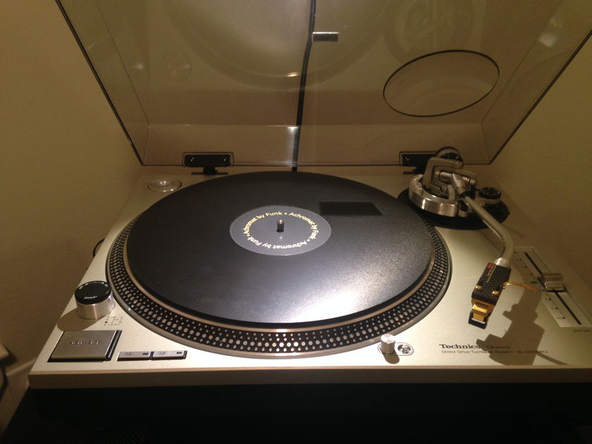 Technics SL-1200 mkII ---Like new