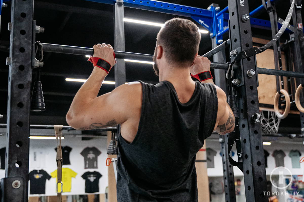 Pull ups with straps