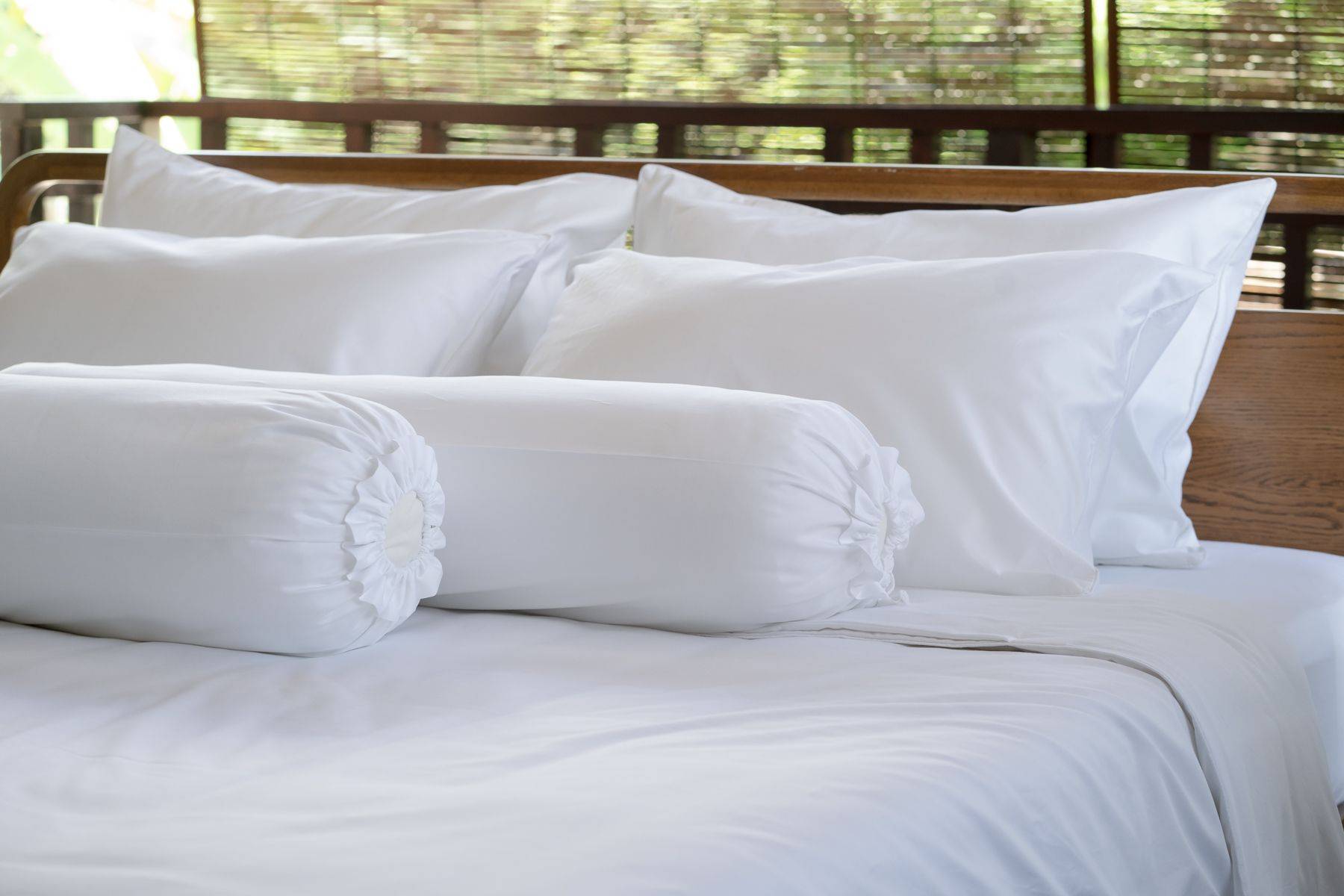 Weavve's white cotton bed sheet set with pillowcase and bolstercase