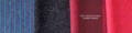 Logo Usine de filage de Harris Tweed The Carloway Mill avec des étoffes de Harris Tweed de différentes couleurs, bleu rayé, gris, rouge à chevrons et rose