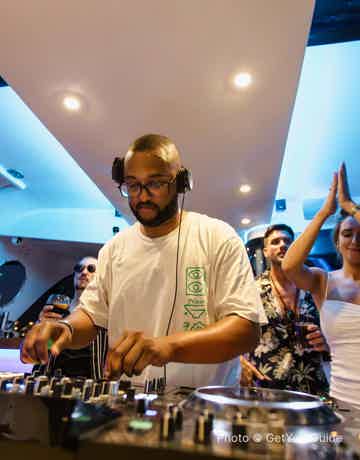 Dance and relax with a live DJ 