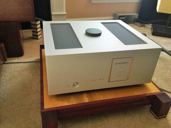 SOLD - Luxman M600-A