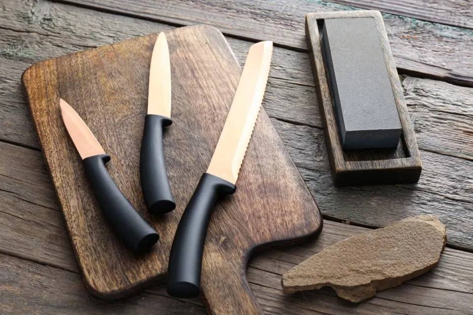 How to Sharpen a Knife with a Whetstone