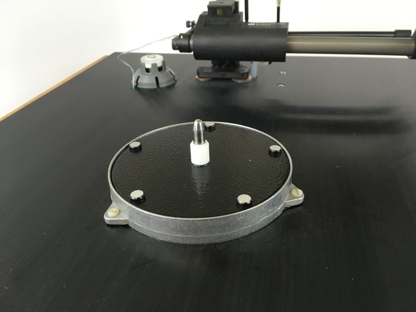 Goldmund Studio Turntable with Eminent Technologies Linear Air Bearing Arm
