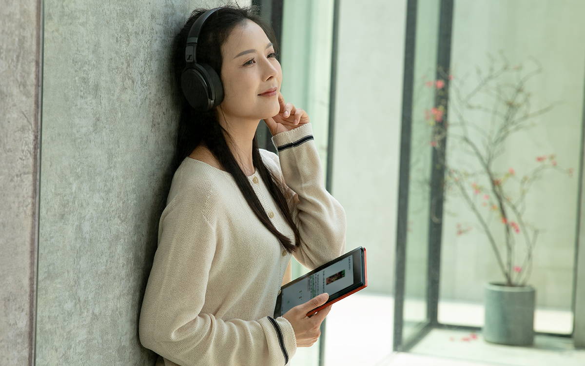 Listen to audio books with built-in speakers or Bluetooth devices.