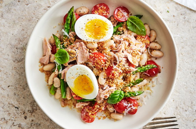 Crunchy Asparagus Salad with Tuna and Eggs