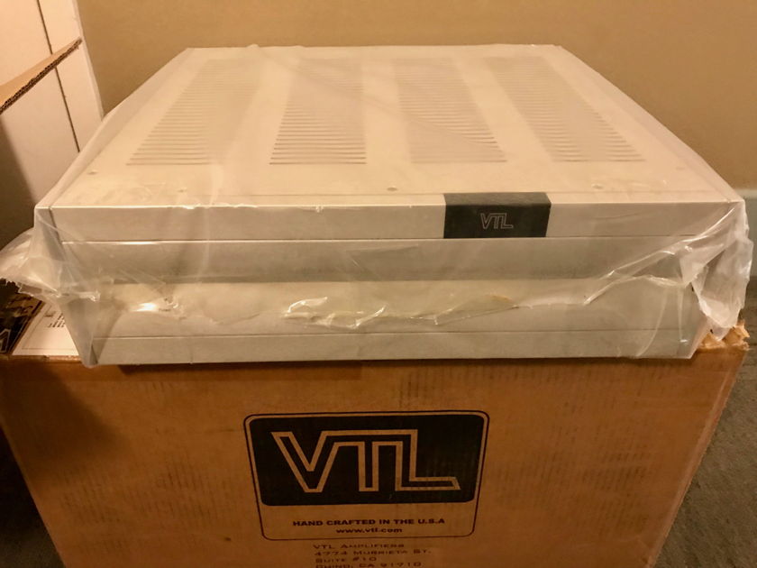 VTL TL-7.5 Series III Reference Preamp w/ extra tubes