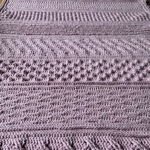 Crocheted baby blanket Nella
