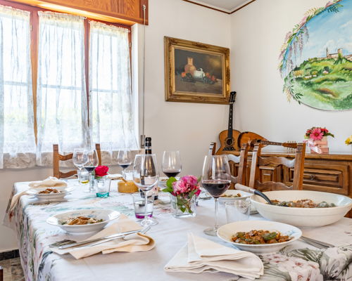 Food experiences Rivanazzano: Lunches and dinners of fine Italian cuisine .