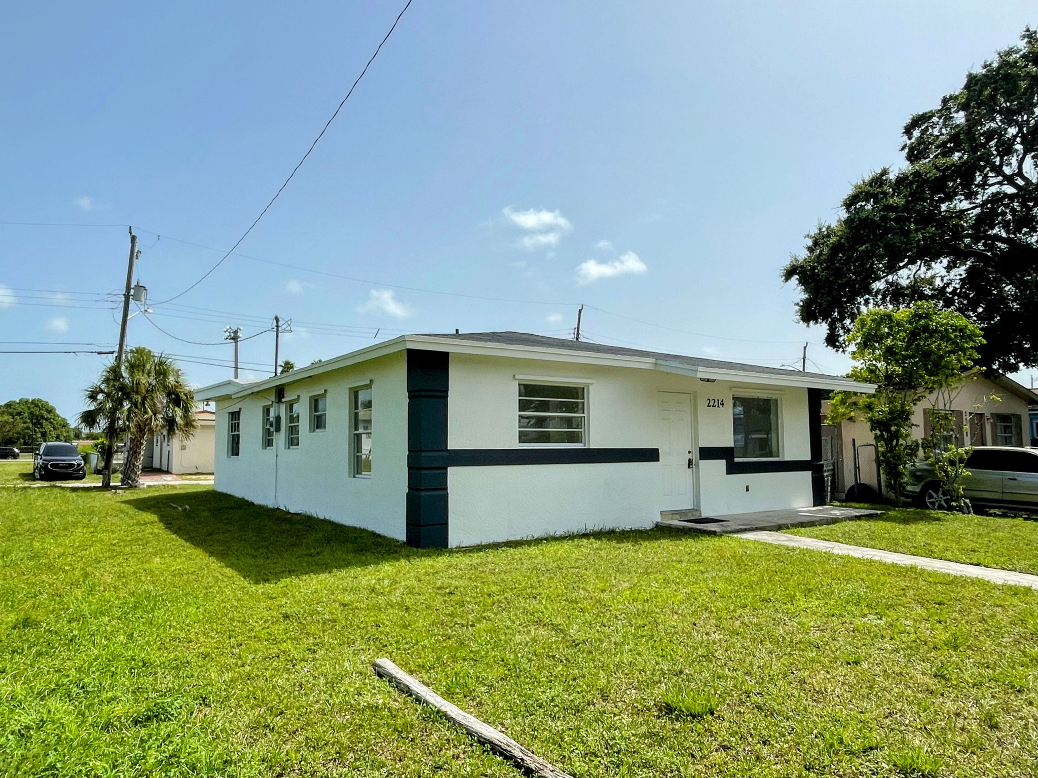 featured image for story, FOR RENT: Completely renovated 3 BED & 2BATH House in Hollywood, FL