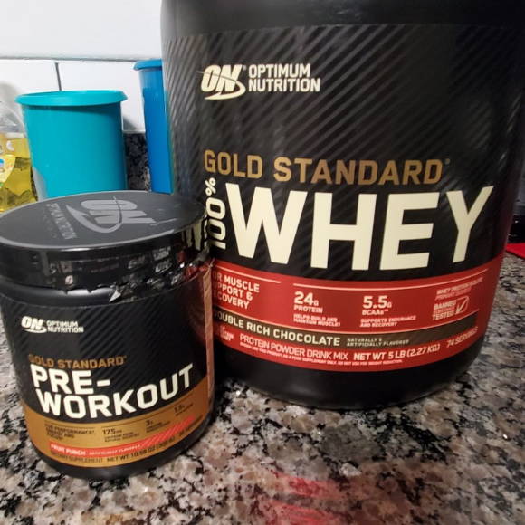 customer show his pack of optimum nutrition pre workout