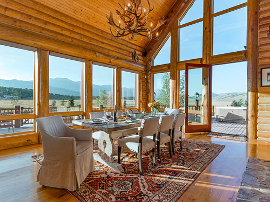  Puerto de la Cruz
- The unique ranch in the heart of Wyoming is currently on the market with Engel & Völkers for 17.5 million US dollars (approx. 15 million euros). This was the home in the 1980s of the US author Chris Van Allsburg, who wrote the bestselling novel “The Polar Express” among other works. The property is being brokered by Andrew Ellett, Real Estate Broker at Engel & Völkers Jackson Hole. (Image Source: Engel & Völkers Jackson Hole / Orijin Media)