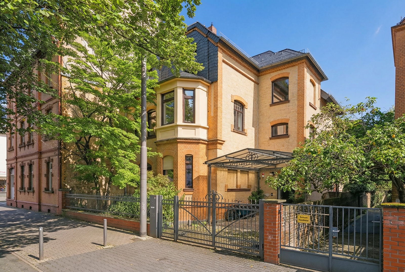 Top renovated townhouse in Unterliederbach/Höchst