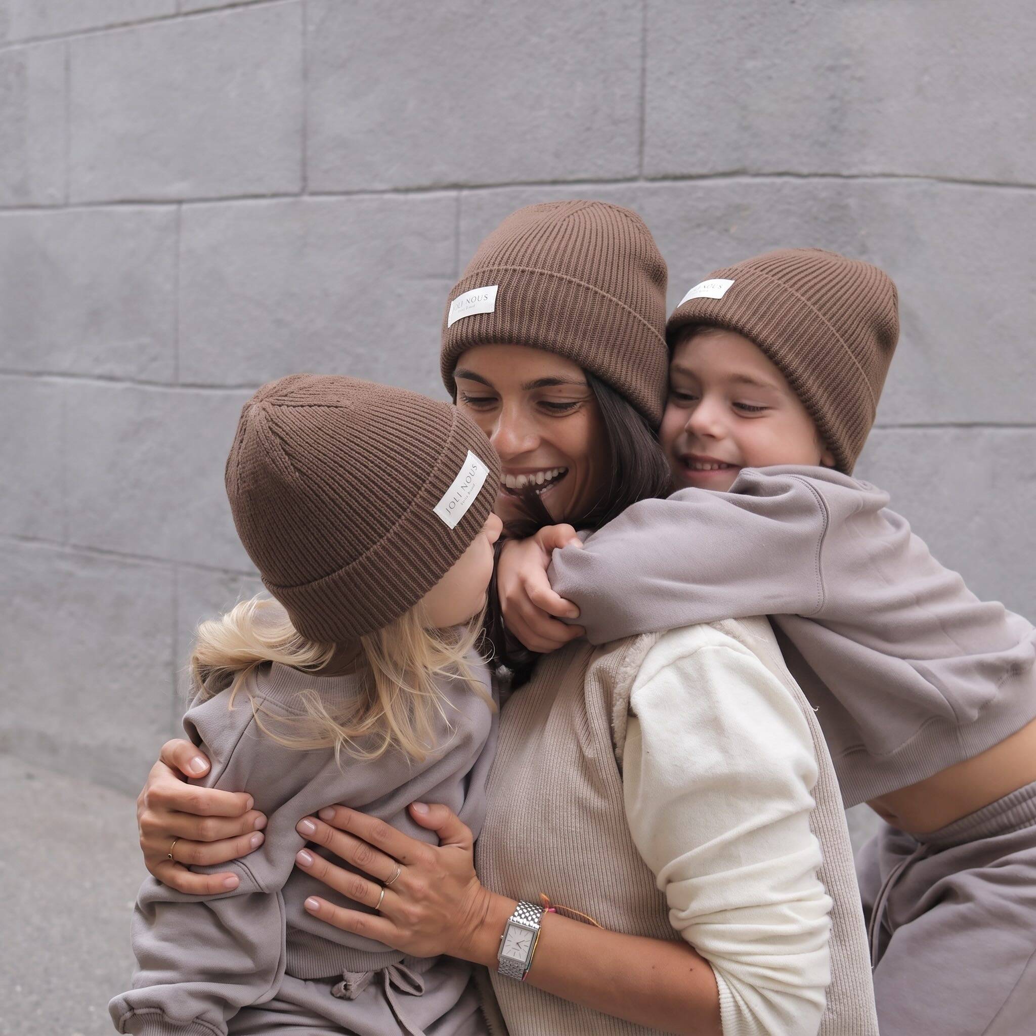 bonnet joli nous tour de cou tricot laine mérinos cashwool Italie bébé enfant junior et adulte qualité élégance premium marque suisse excellence