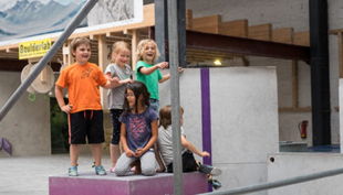 stuntwerk köln kinder auf kiste