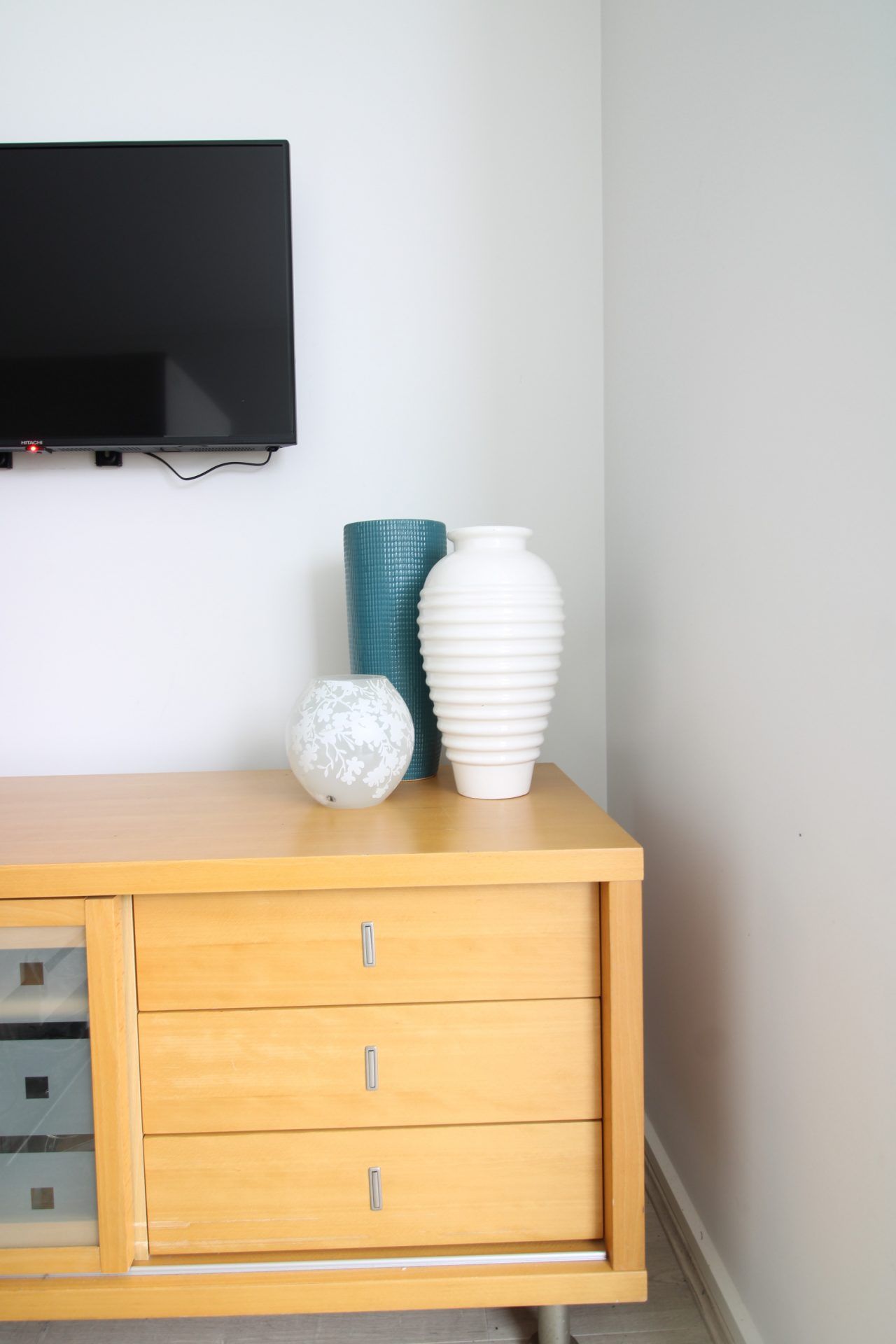 FOR LEASE - Refurbished Fully Furnished Courtyard Residence in Unbeatable Location- Southbank - Image 4