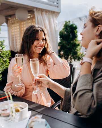 Order drinks and Prosecco on deck