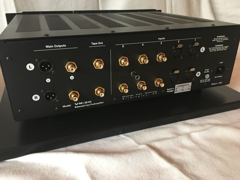 Balanced audio Technology  BAT VK-20  Preamp with remote & Phono Card 