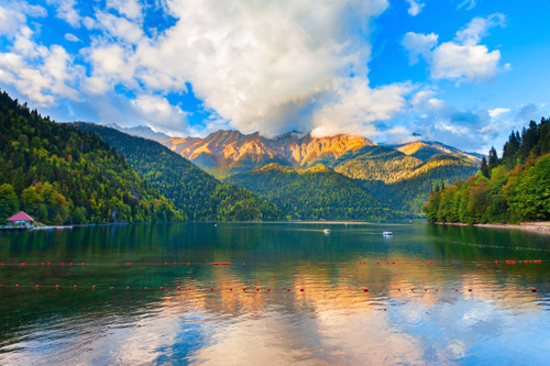 «Великолепная Абхазия» — путешествие к озеру Рица
