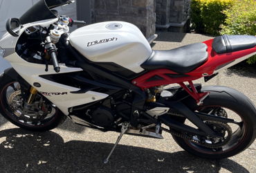 2014 TRIUMPH DAYTONA 675R ABS motorcycle for rent near Hillsboro, OR