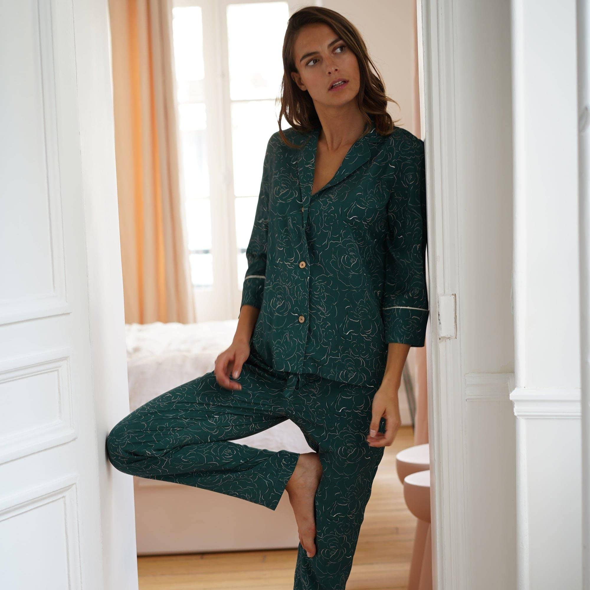 Nêge Paris - Pyjama Jardin Dansant chemise pantalon vert en 100% tencel lyocell certifié oeko-tex