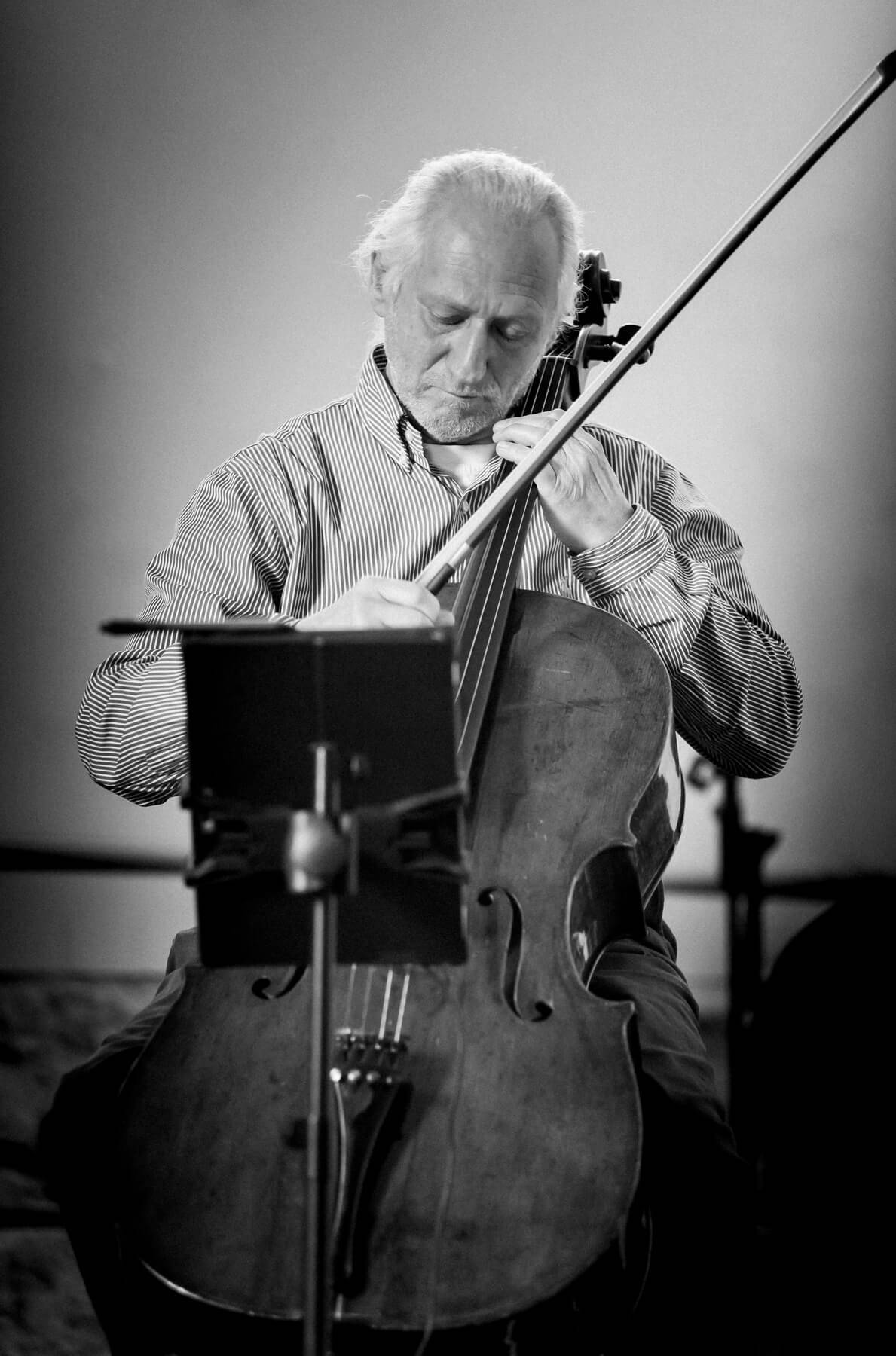 Sergej Drabkin von Rastrelli Cello Quartett spielt Cello