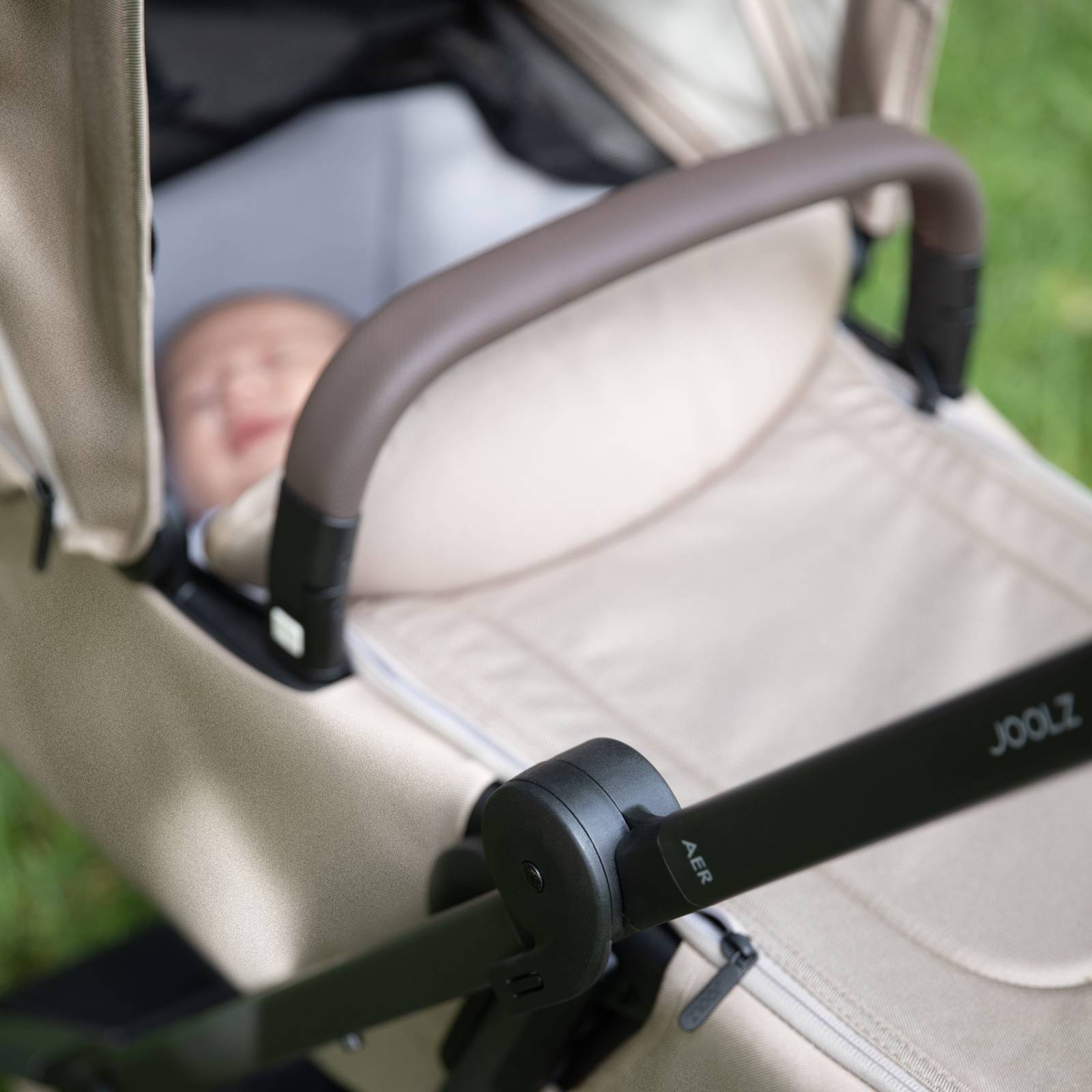 Joolz Aer+ compact & lightweight stroller Cot zoomed in on baby