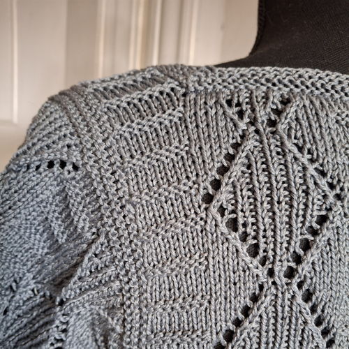 NAOMI, a cotton jumper in lace/aran pattern for ladies