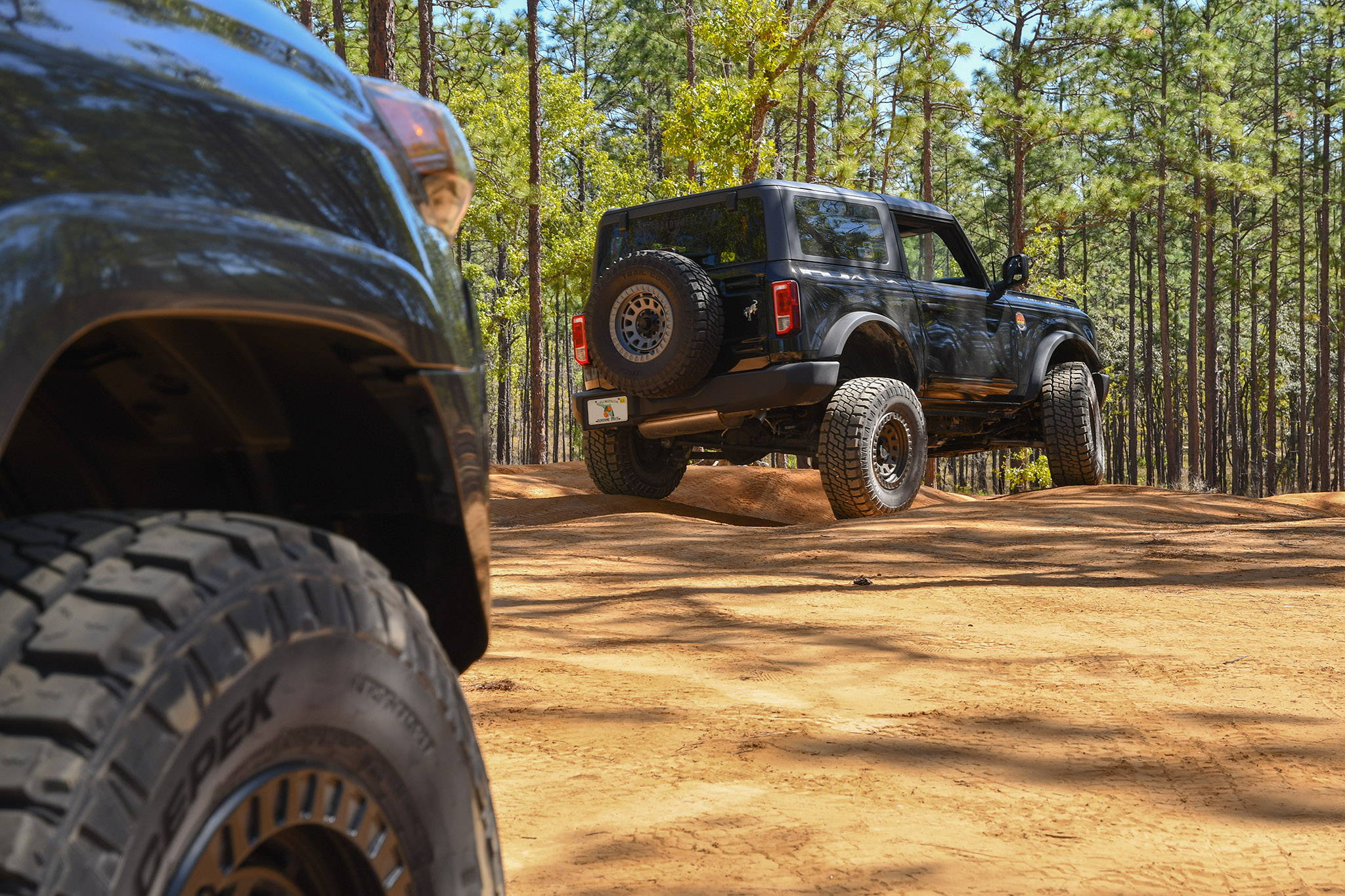 2021 FORD Bronco 2 Door Lifted with the HD Off-Road Overland Sector Venture Wheels in 17x9.0 in All Satin Black and Bronze