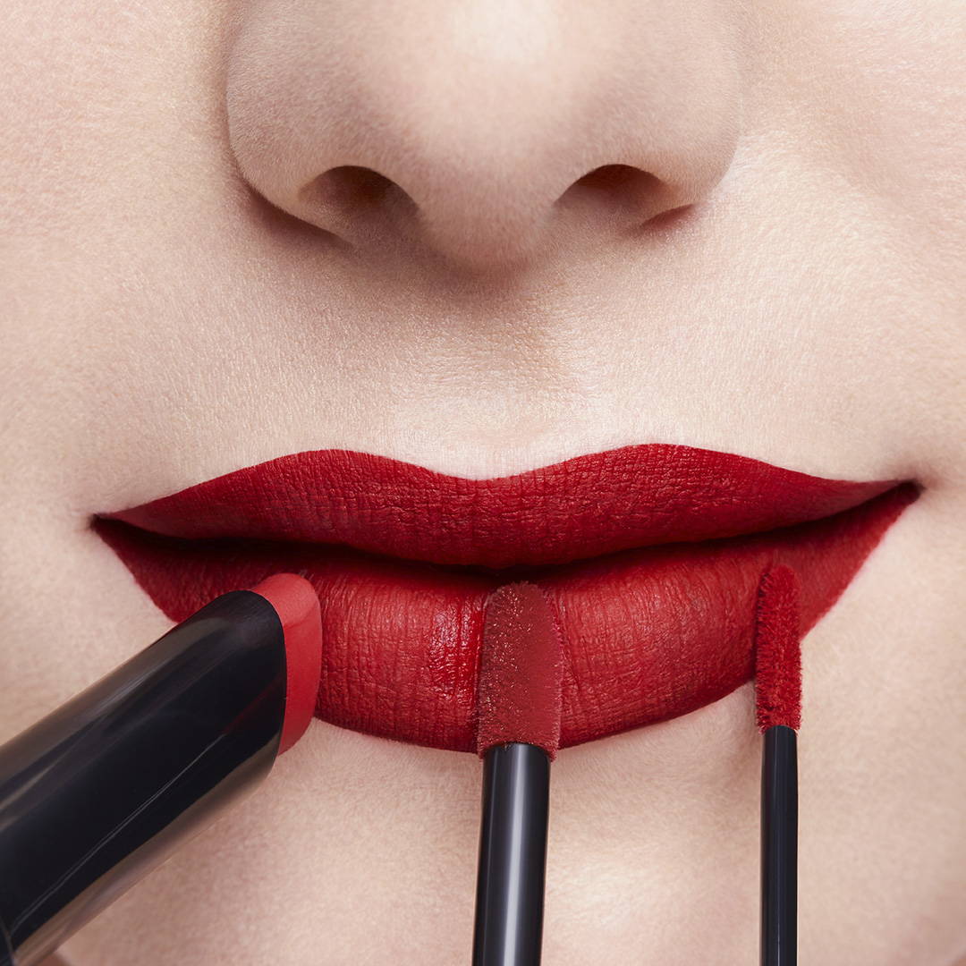 Maquillage rouge à lèvres rouge 