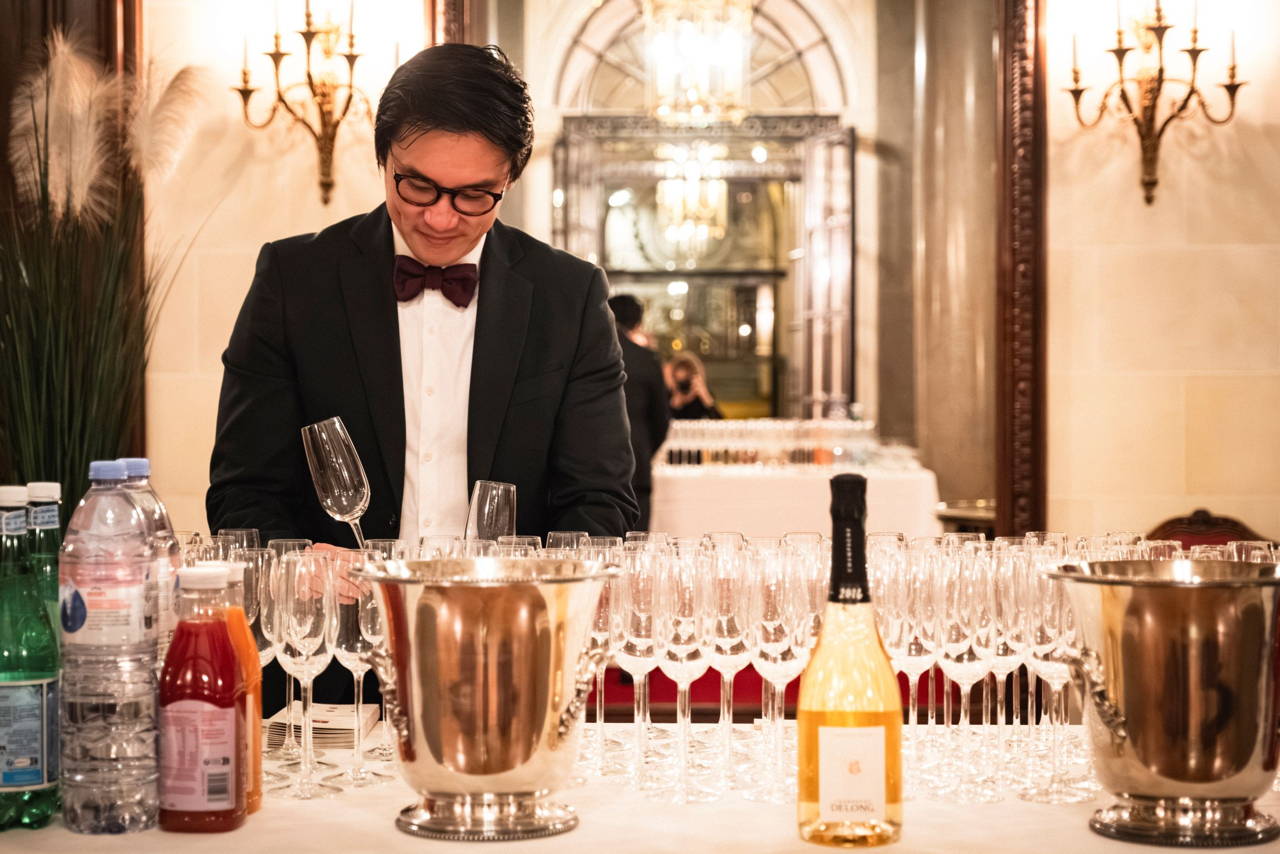 Dégustation de vin élégante et mémorable, une idée cadeau parfaite pour les amateurs de vin. Offrez une expérience sensorielle unique avec notre sélection de cadeaux autour du vin. Trouvez le cadeau idéal pour les passionnés d'œnologie et créez des moments inoubliables autour du vin finement sélectionné.