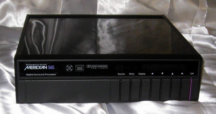 Meridian 565 preamplifier processor with manuals and re...